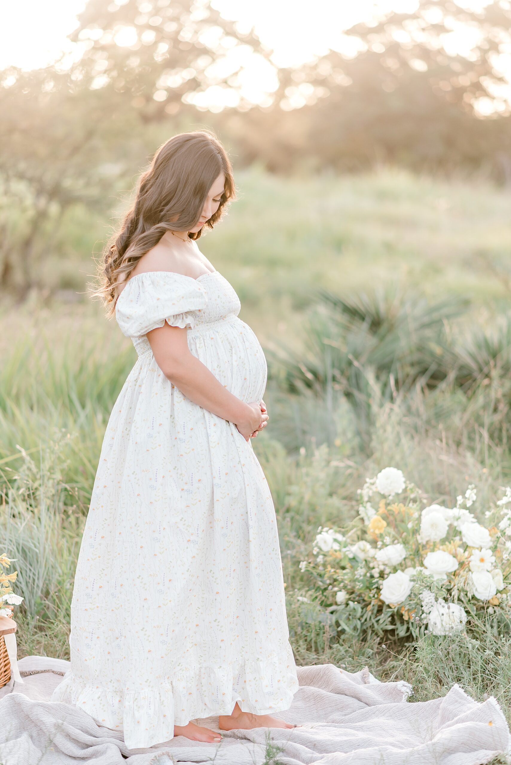 sunset portraits of mom-to-be