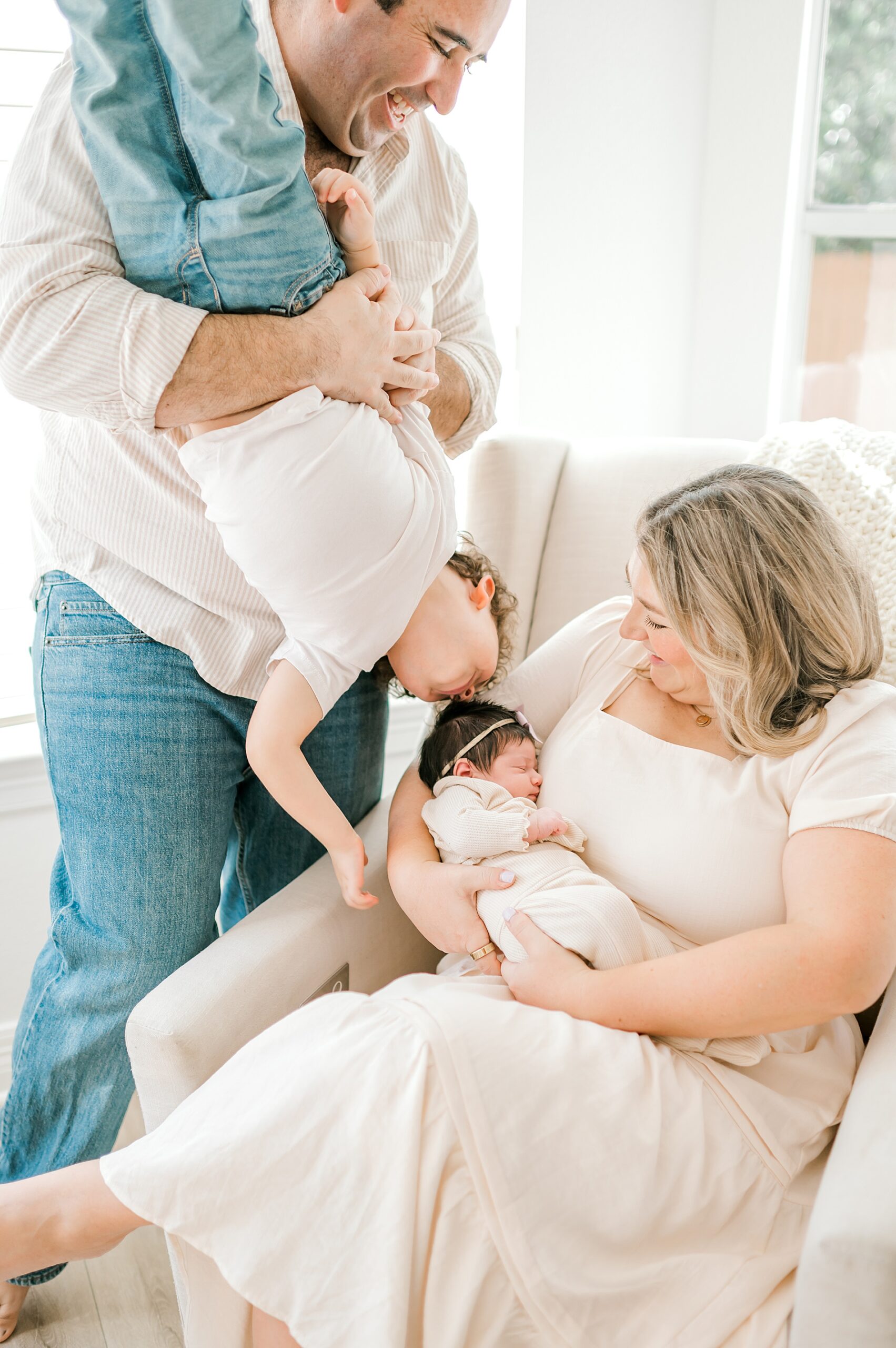 Tips for newborn Sessions with Young Siblings