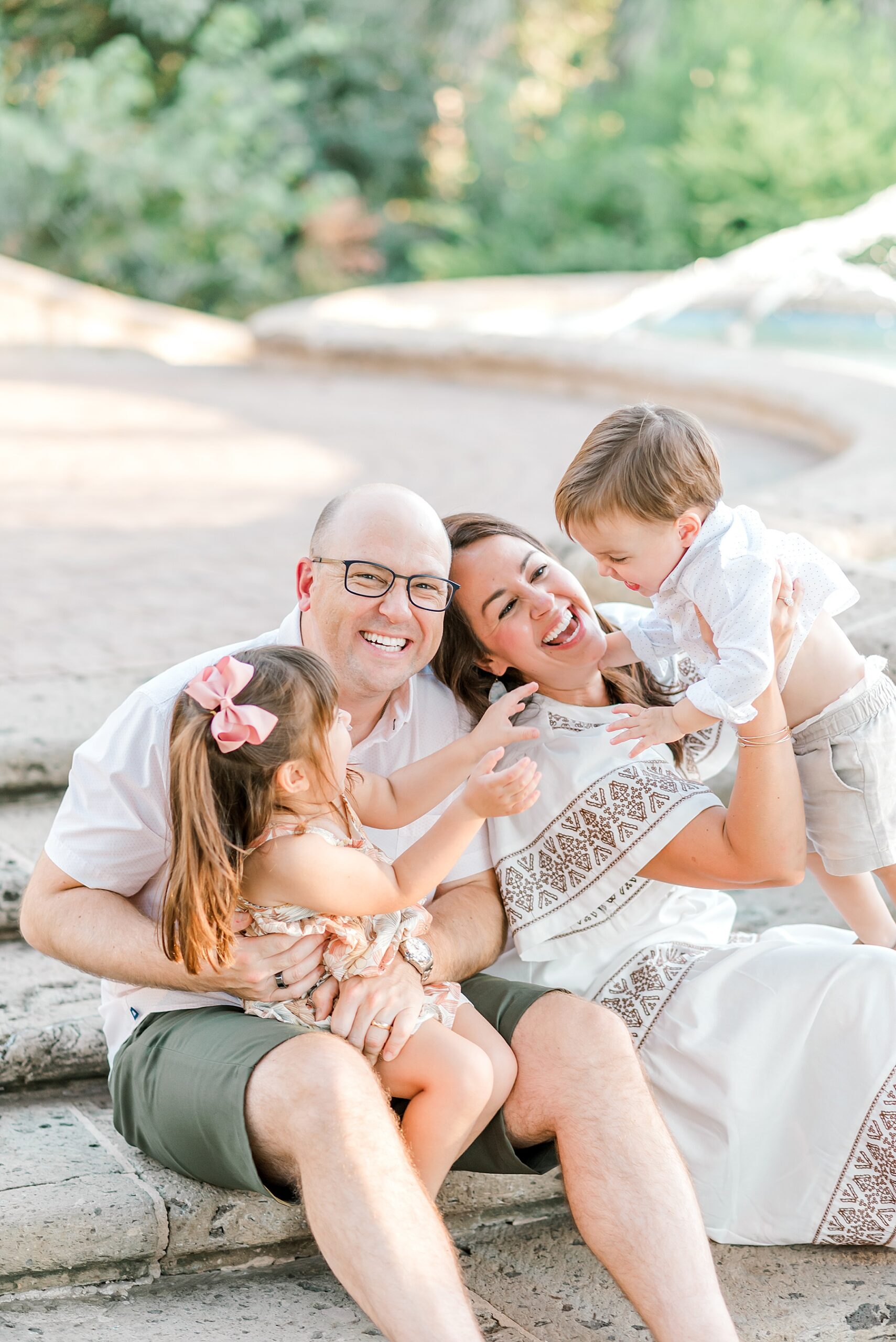 Candid family photos at San Antonio Botanical Garden