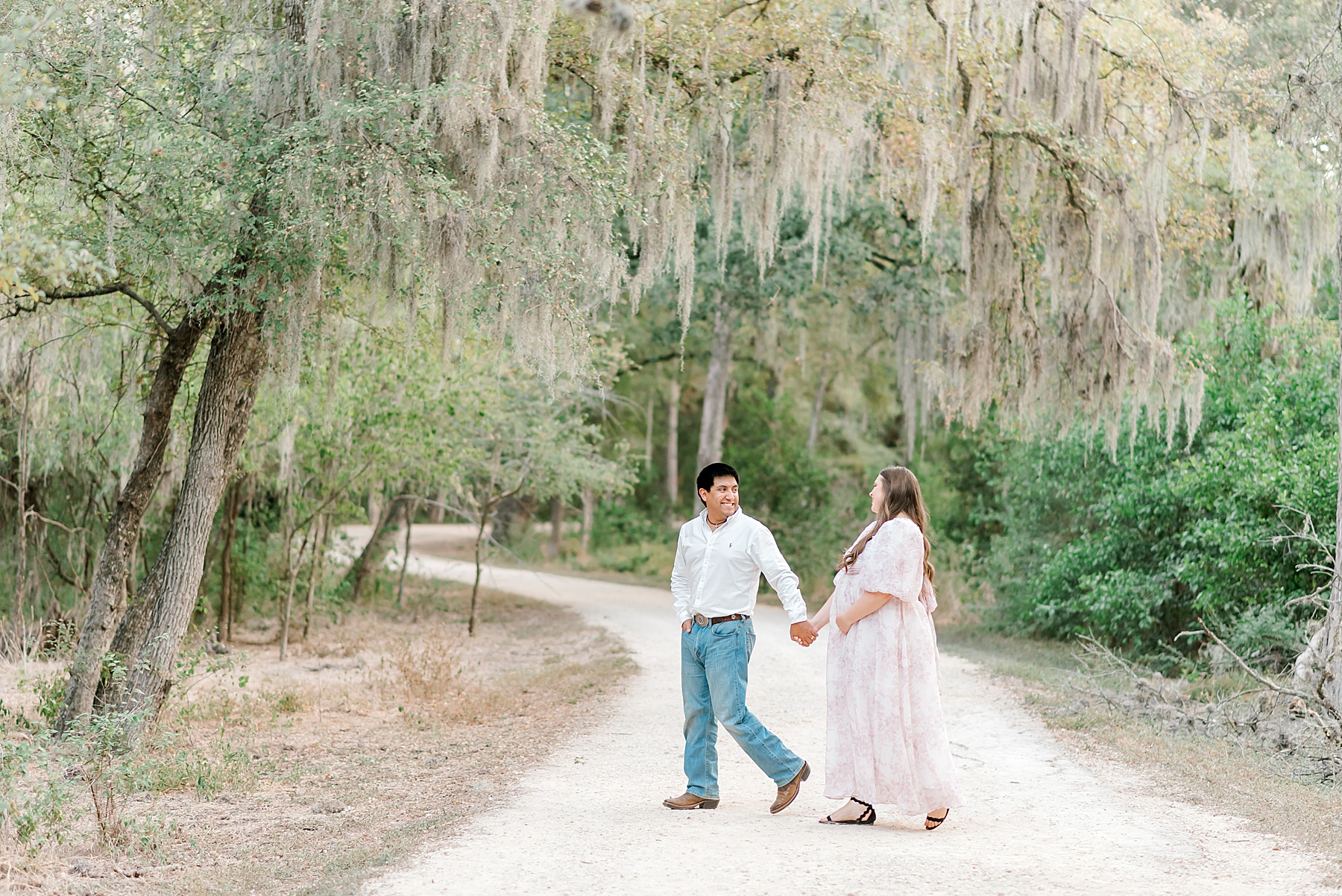 beautiful maternity portraits at Brackenridge Park in San Antonio Tx