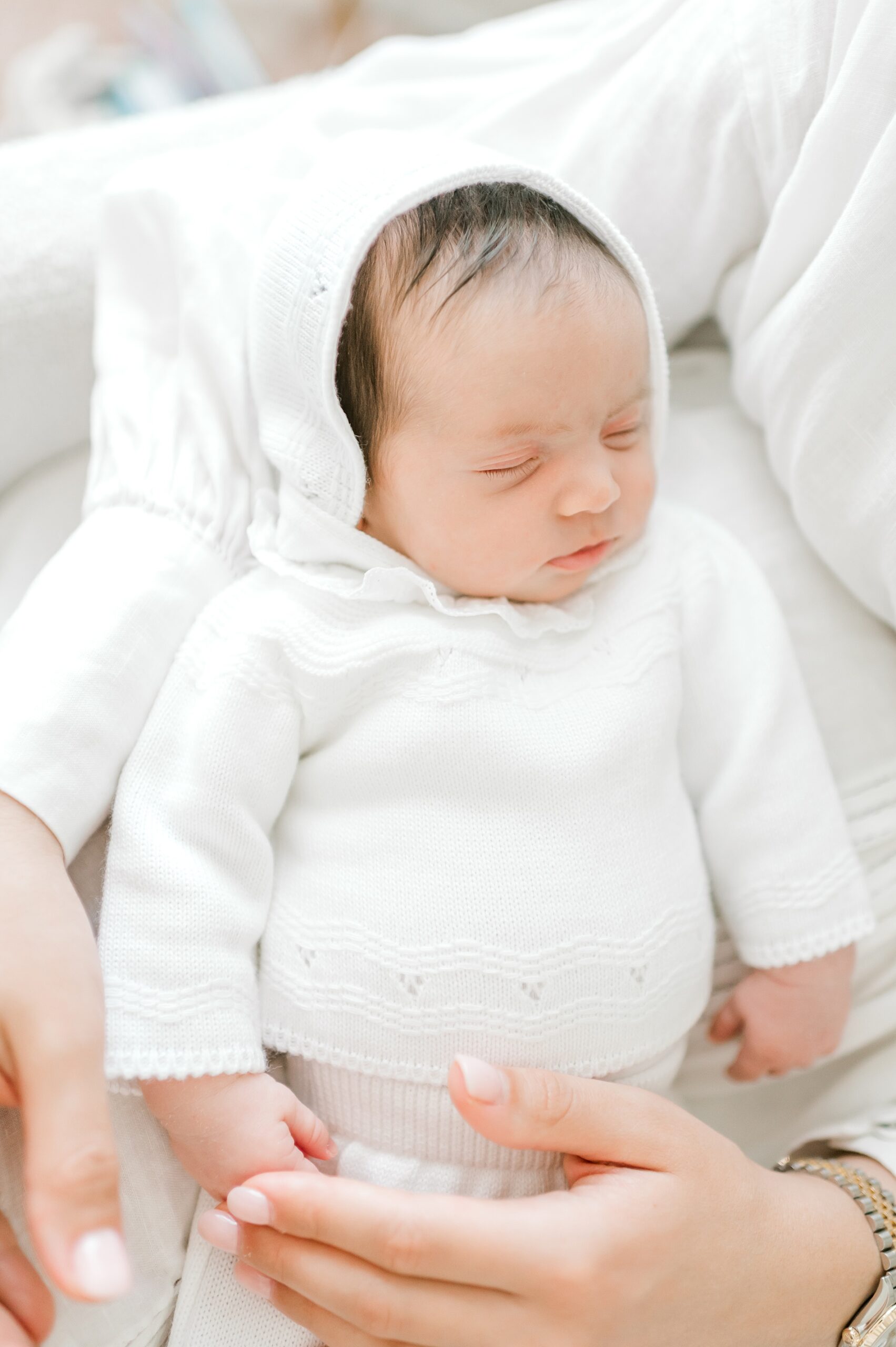newborn girl in white outfit and hat | What to Wear for Your Lifestyle Newborn Session
