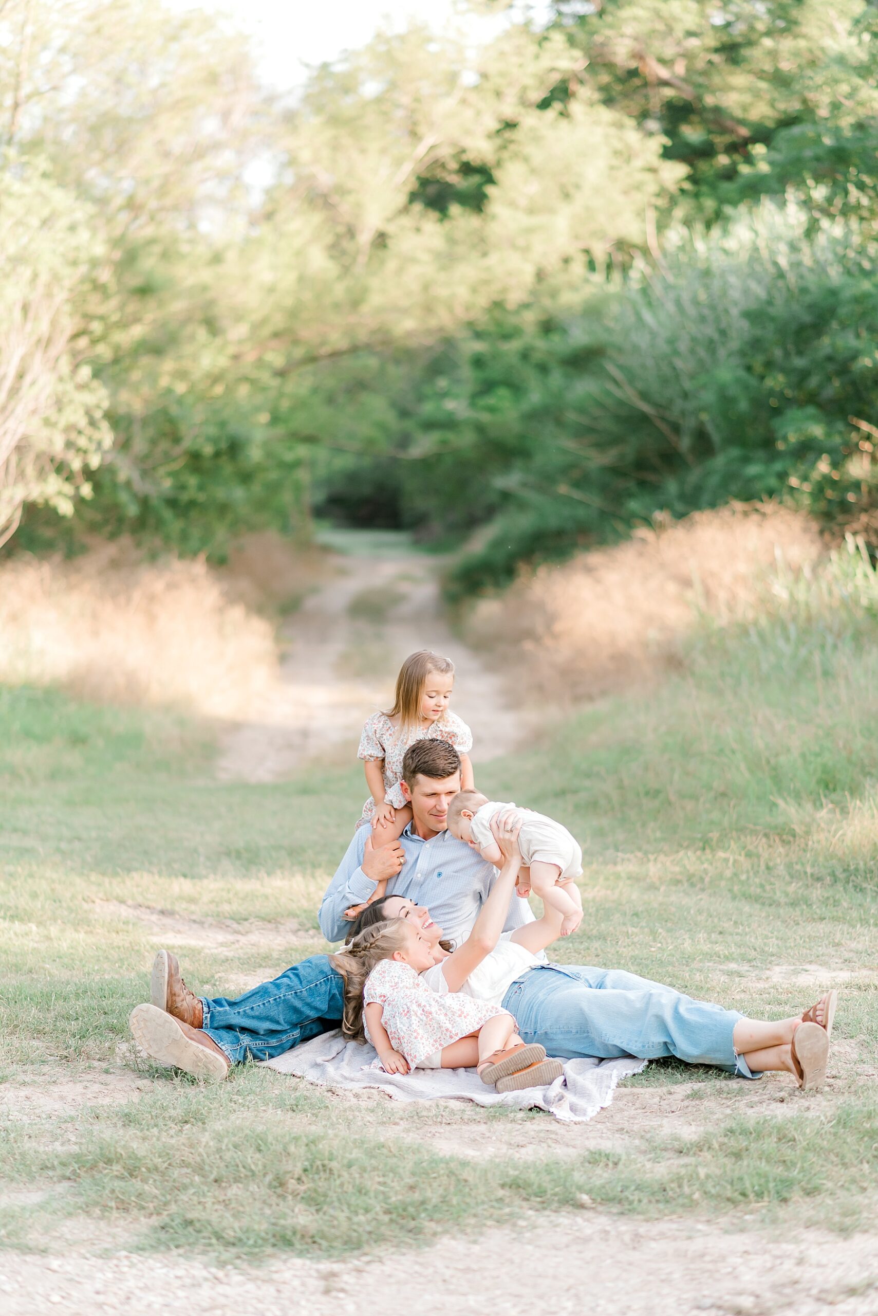 How to Choose the Right Season and Setting for Family Photos | Crescent Bend Family Session by the River