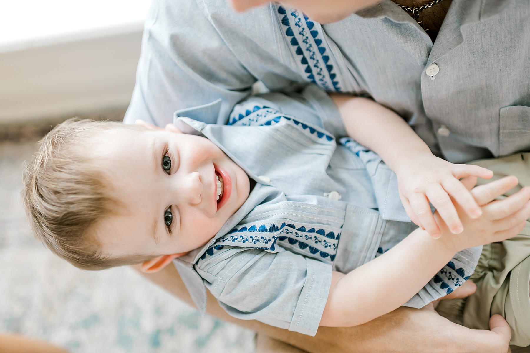 dad holds older son 