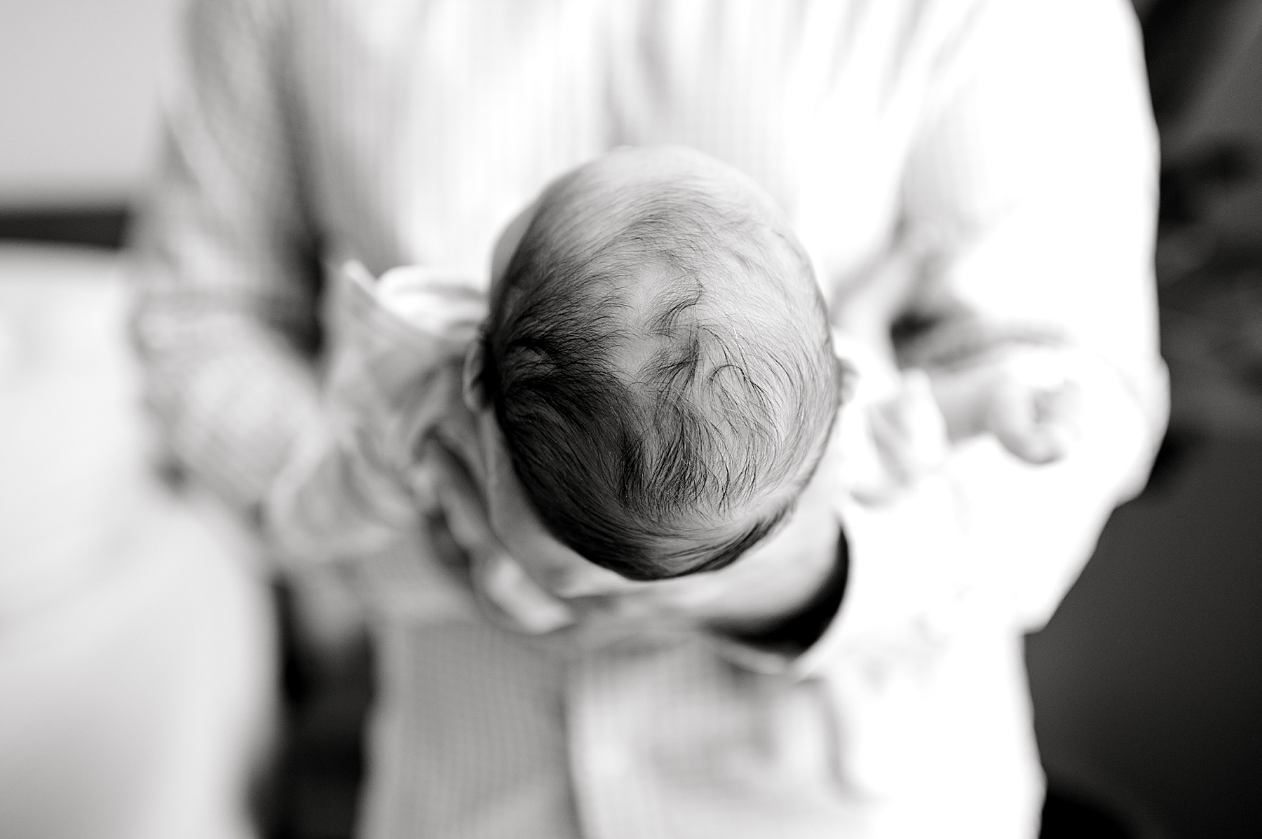 dad holding newborn