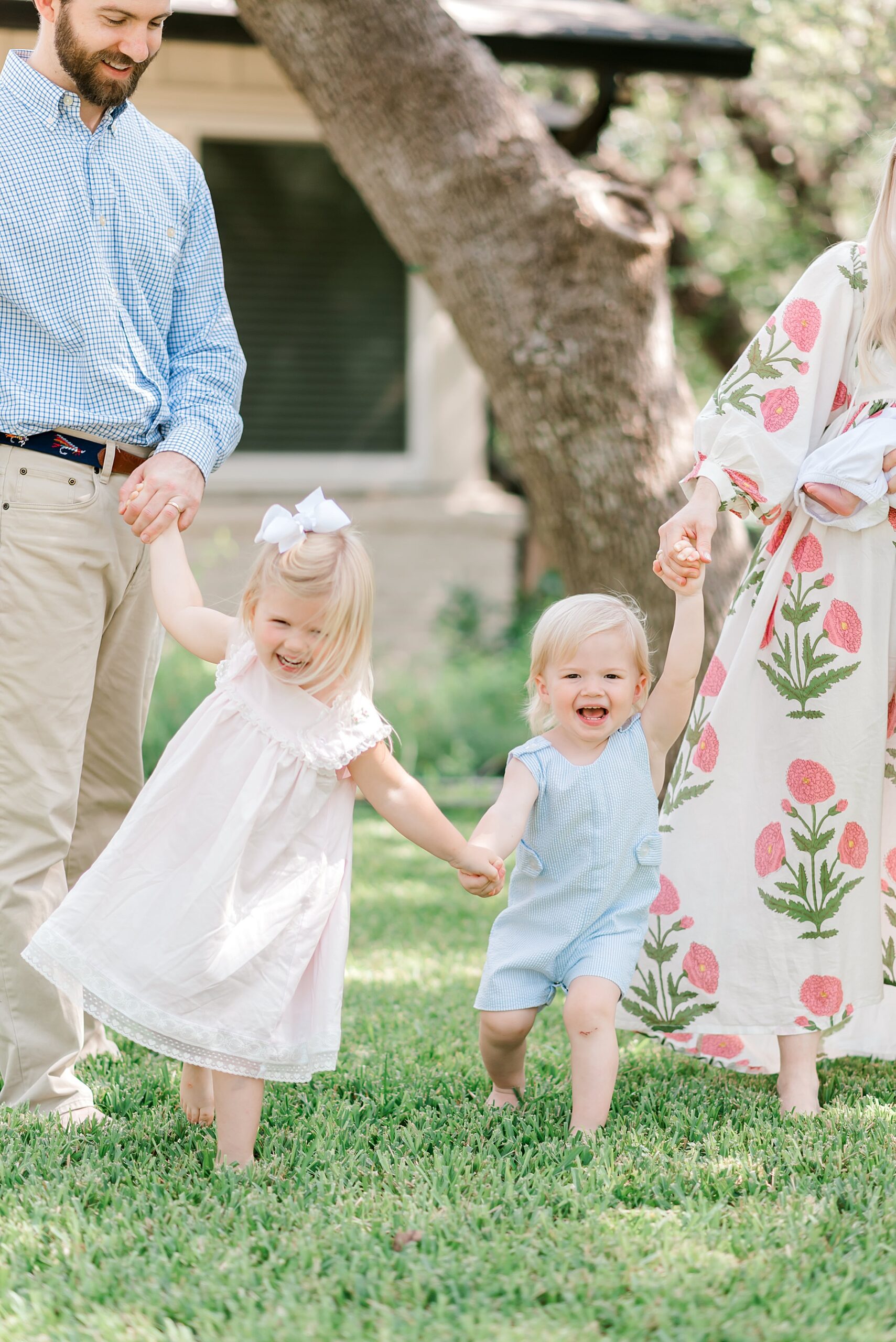parents walk with their two children 