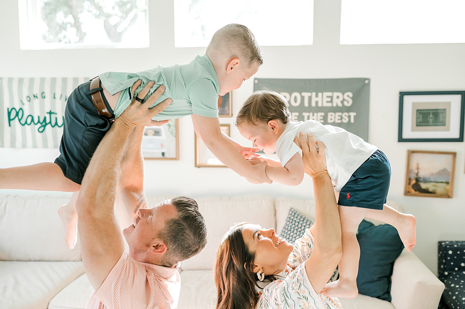 What to Expect at Your In-Home Family Session | Parents lift their kids overhead
