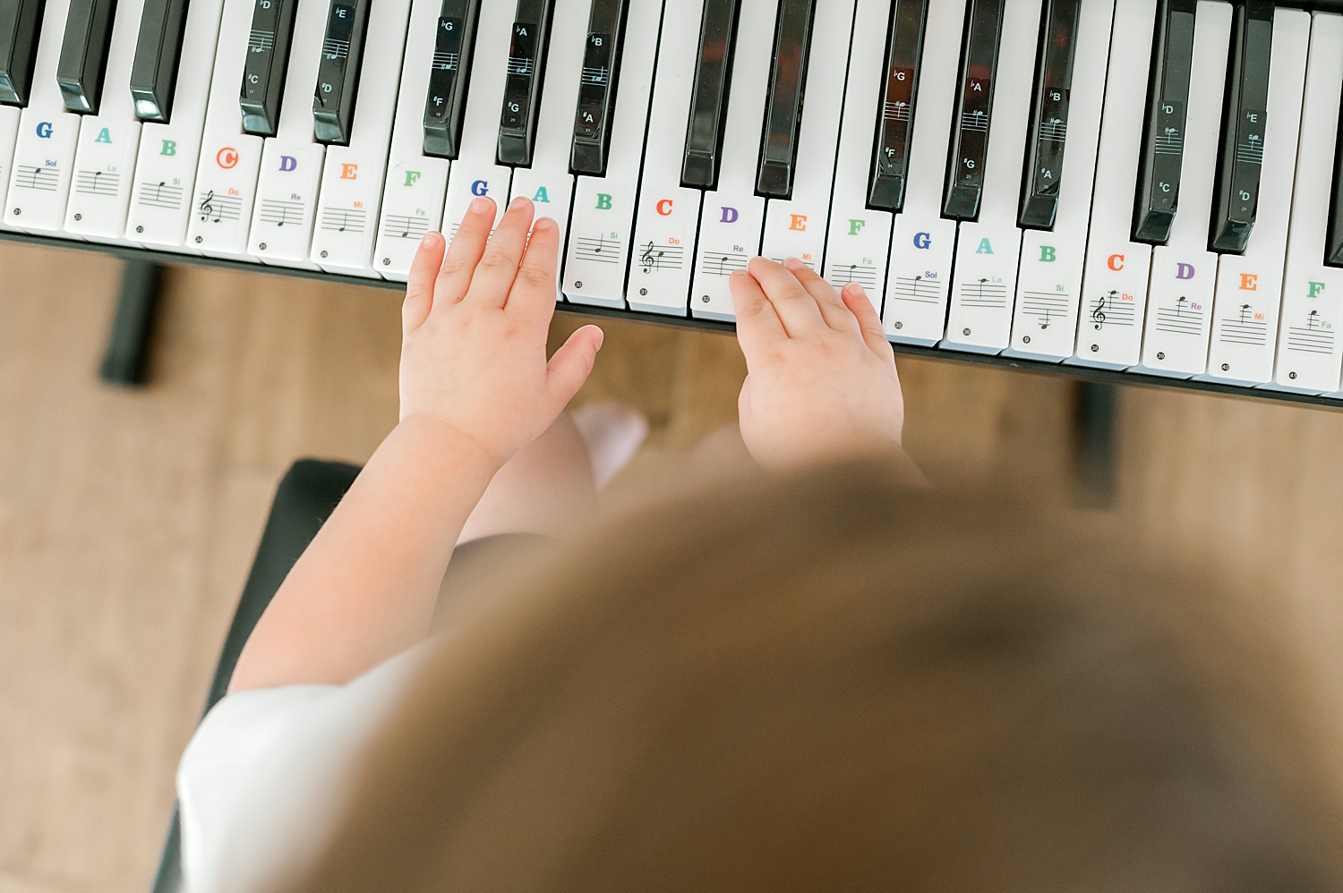 What to Expect at Your In-Home Family Session | Kids playing on keyboards