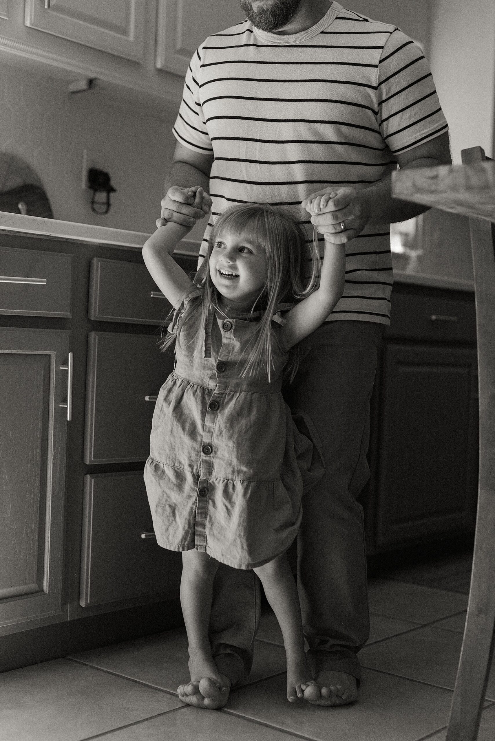Why We Chose an In-Home Family Session | A Behind-the-Scenes Look 