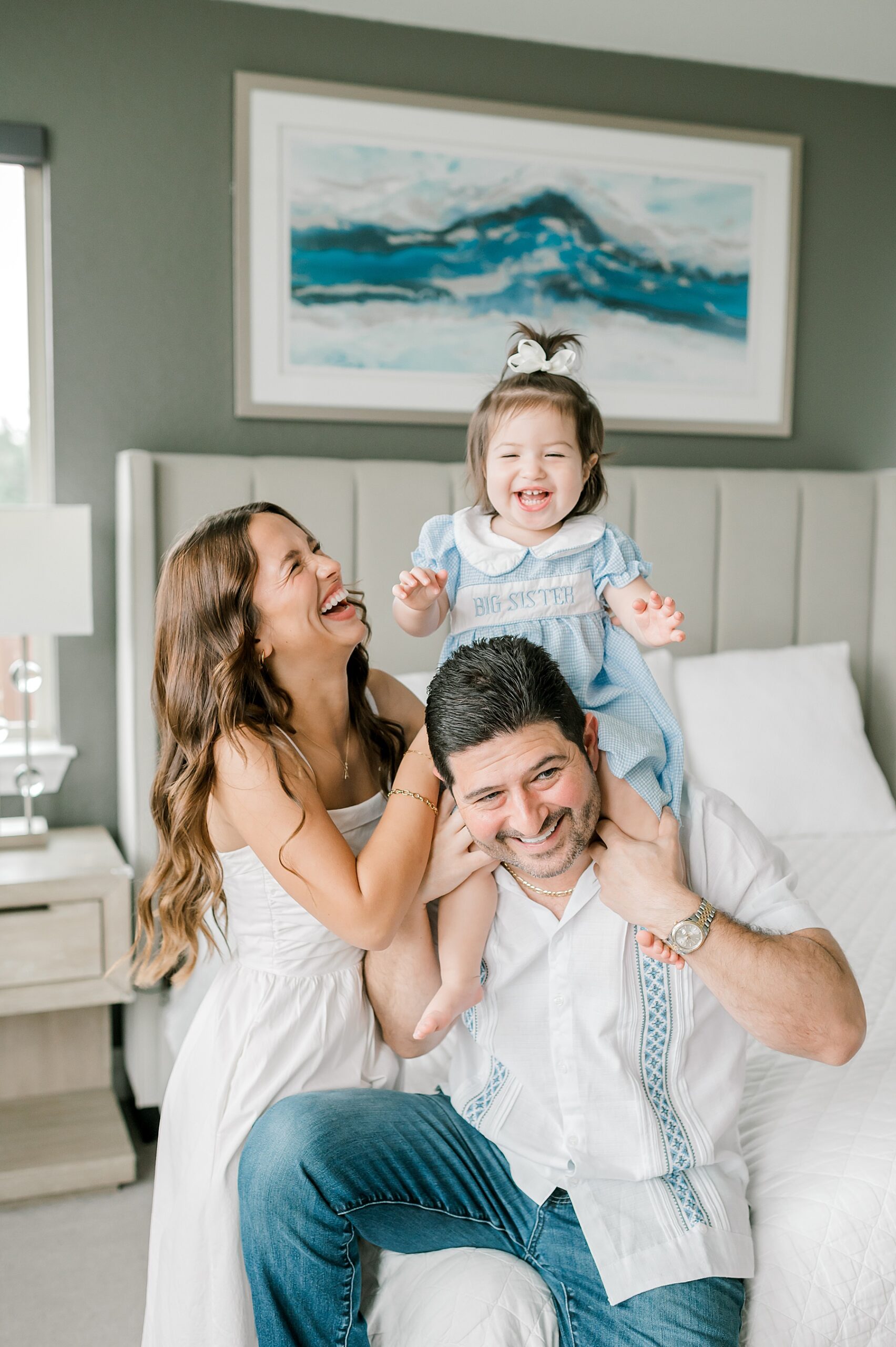 dad with his two older daughters