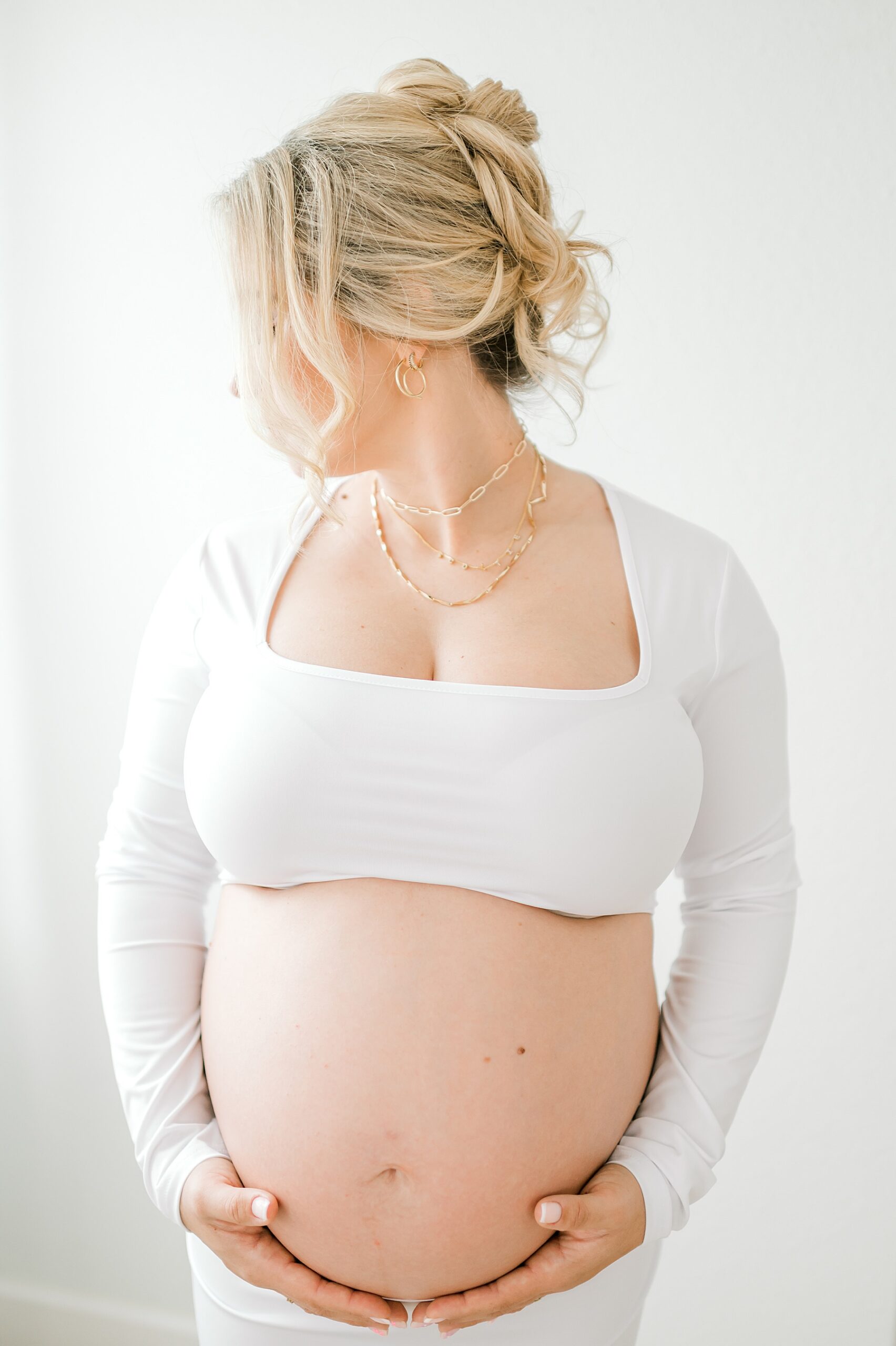 Where Should We Take Our Maternity Portraits? | Choosing a Maternity Photo Location 