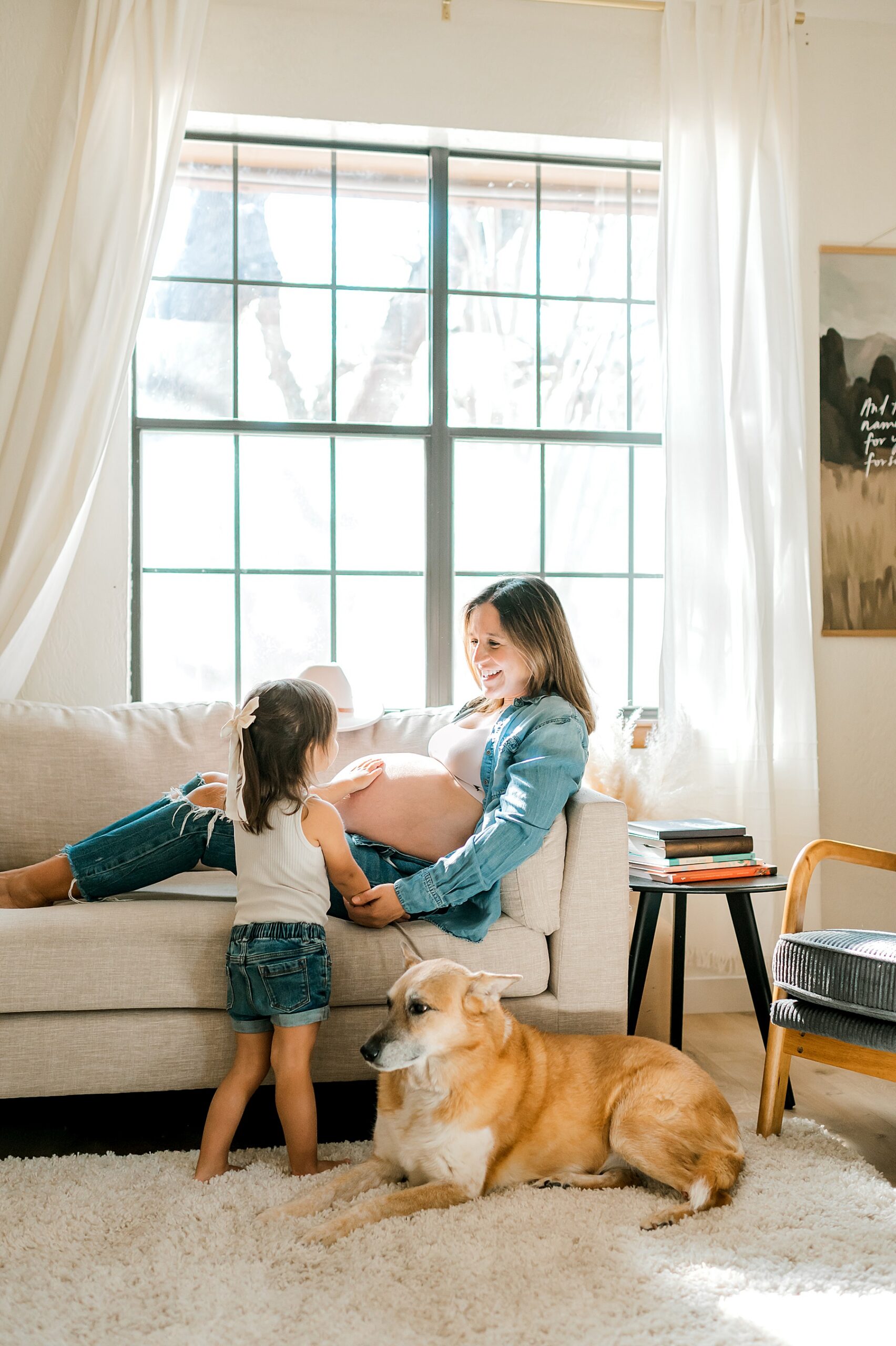 expectant mom with older daughter 