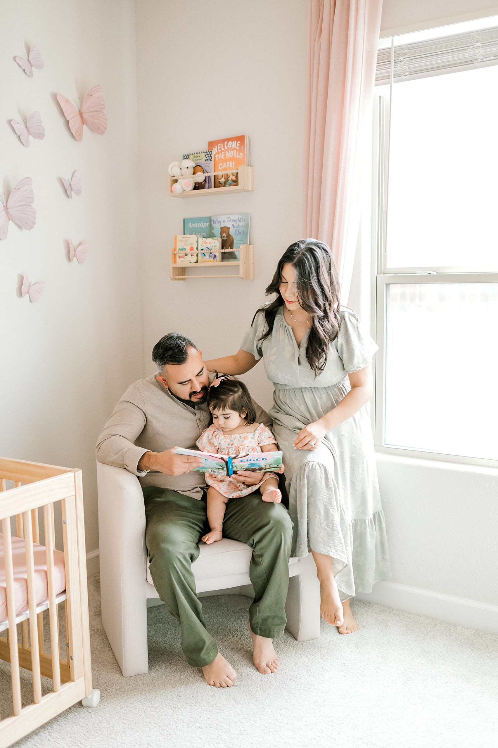 parents read with their daughter