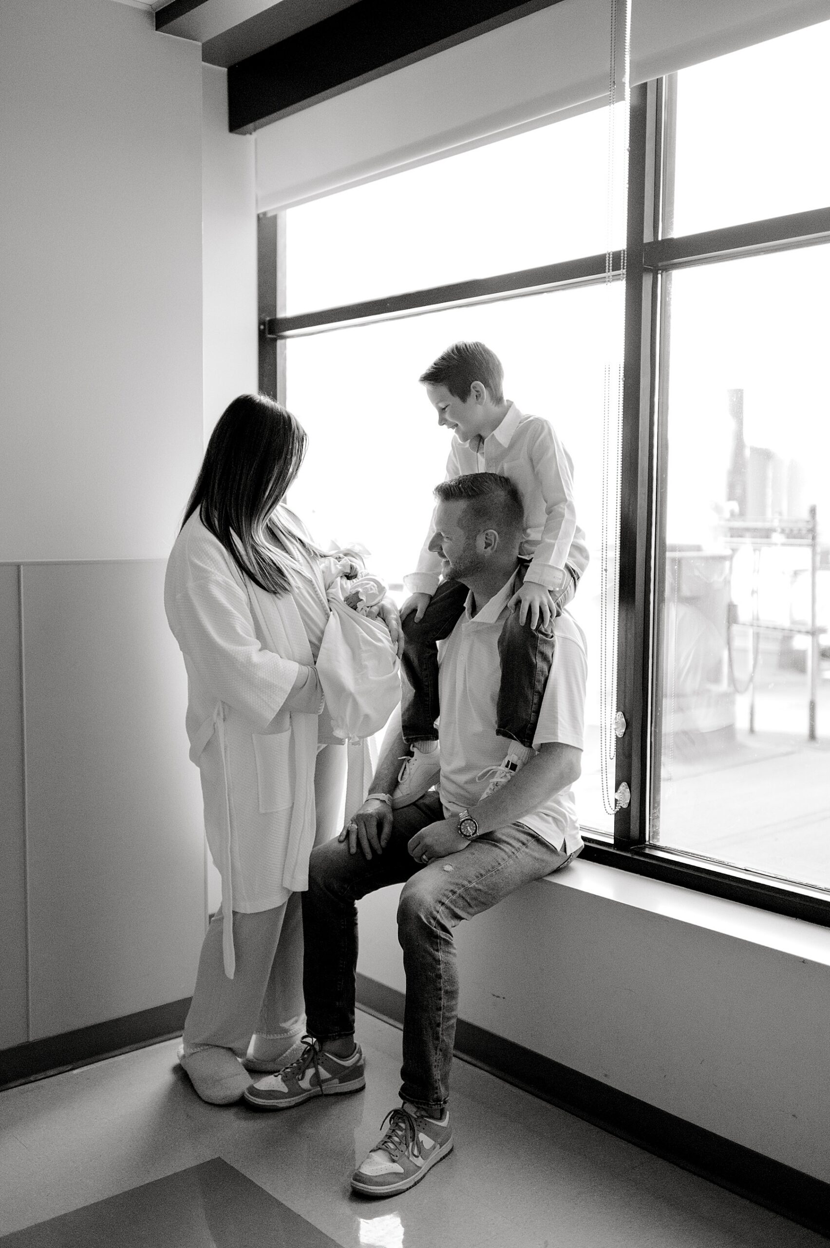 Fresh 48 vs In-Home Newborn Session: What’s the Difference?