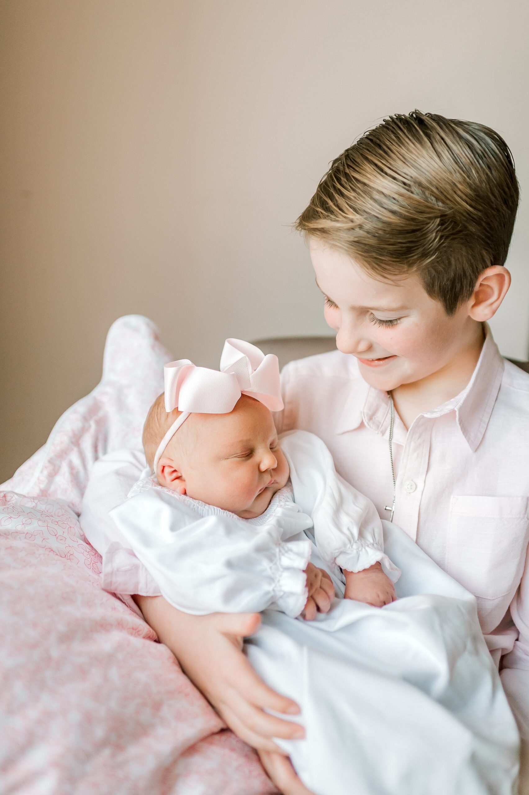 big brother looks down at newborn sister | Fresh 48 vs In-Home Newborn Session: What’s the Difference?
