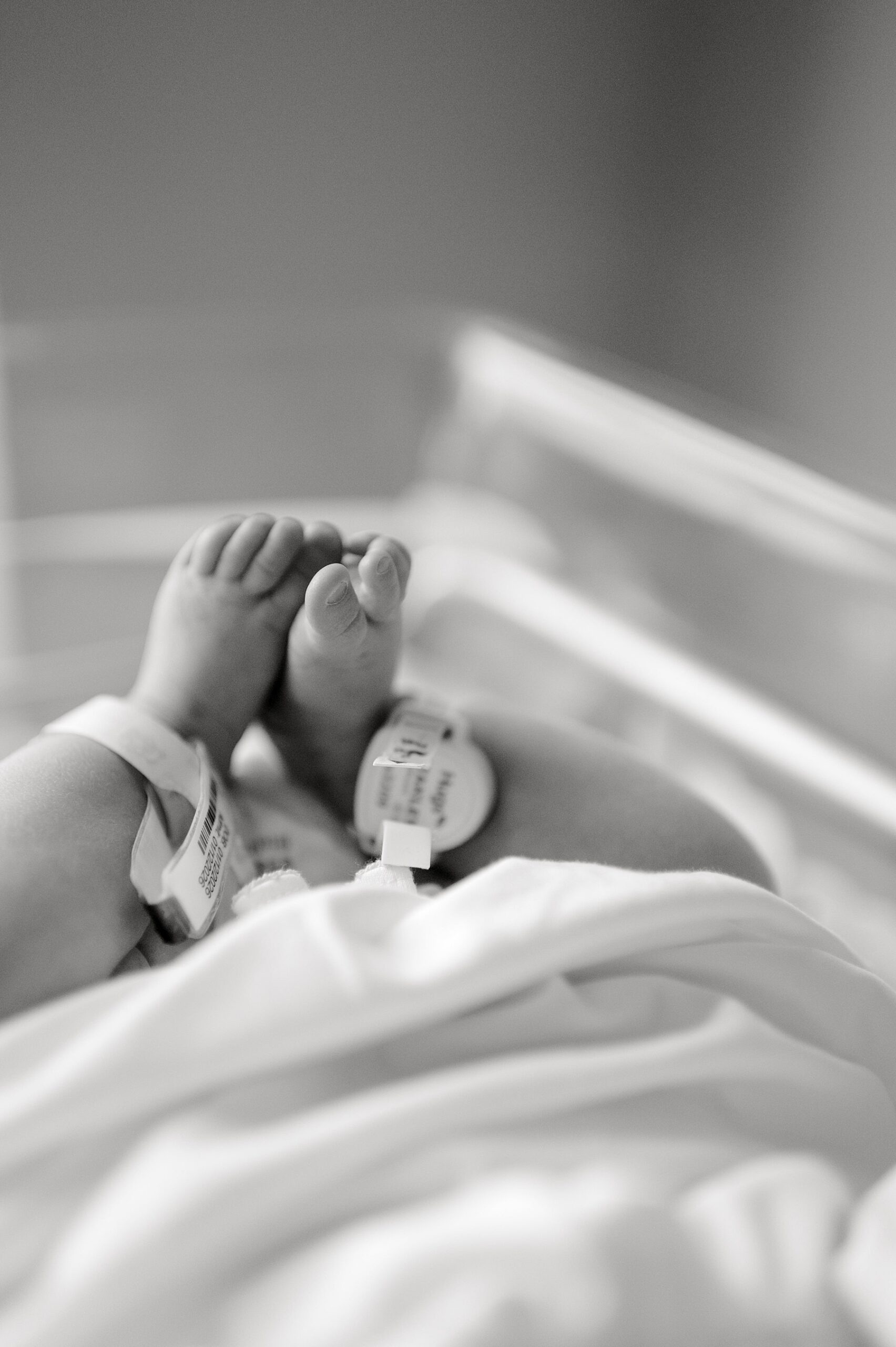 teeny details of newborn girl | Fresh 48 vs In-Home Newborn Session: What’s the Difference?