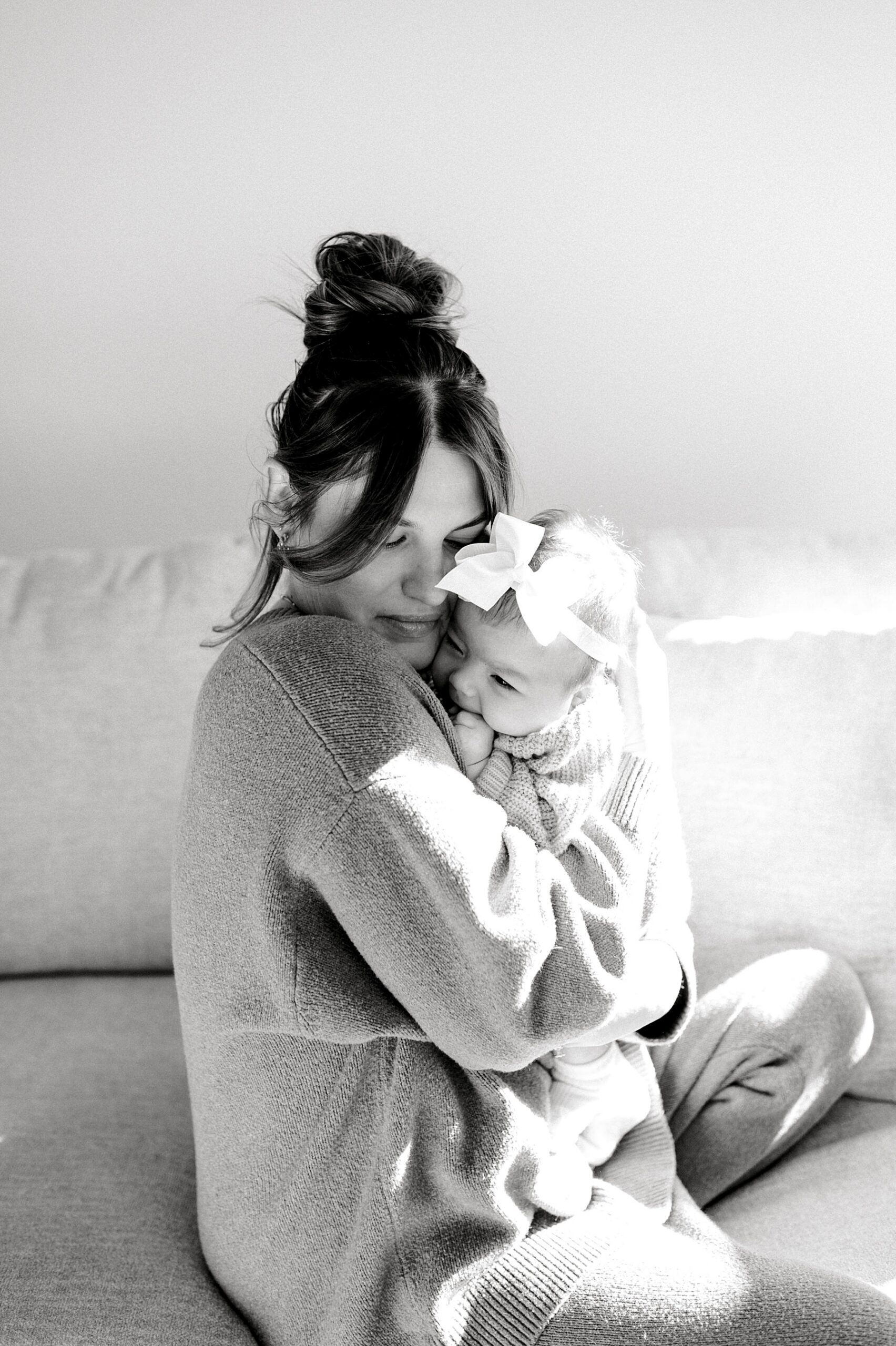 candid portraits of mom snuggling newborn 